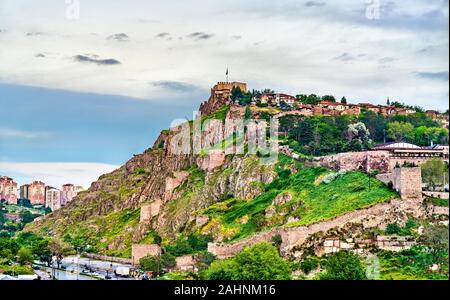 Vista del castello di Ankara, antiche fortificazioni in Turchia Foto Stock