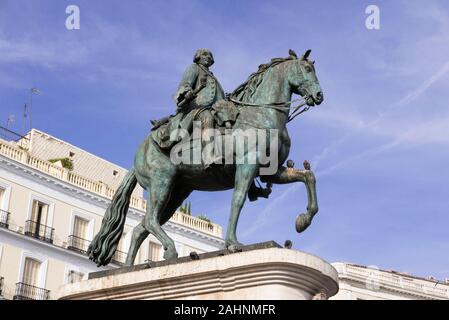 Statua di re Carlos III in Plaza Puerta del Sol di Madrid, Spagna Foto Stock