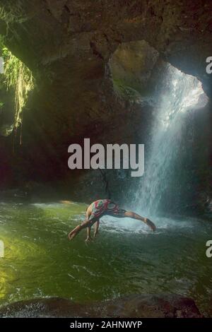 Le immersioni nel bellissimo Cueva del Esplendor, Jardin, Antioquia, Colombia Foto Stock