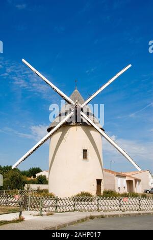 Frankreich, Poitou-Vendee, Charente-Maritime, Marans, Muehle, Windmuehle Foto Stock