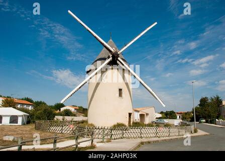 Frankreich, Poitou-Vendee, Charente-Maritime, Marans, Muehle, Windmuehle Foto Stock