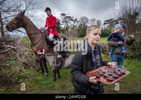 Quantock Staghounds tradizionale di suoneria soddisfare sul Boxing Day in Crowcombe, Somerset, Regno Unito Foto Stock