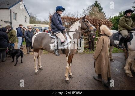 Quantock Staghounds tradizionale di suoneria soddisfare sul Boxing Day in Crowcombe, Somerset, Regno Unito Foto Stock