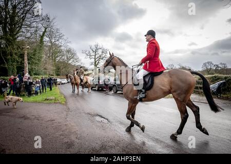 Quantock Staghounds tradizionale di suoneria soddisfare sul Boxing Day in Crowcombe, Somerset, Regno Unito Foto Stock