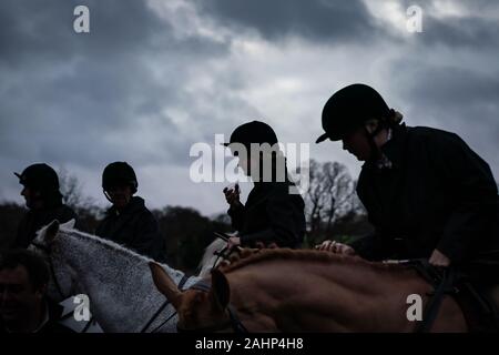 Quantock Staghounds tradizionale di suoneria soddisfare sul Boxing Day in Crowcombe, Somerset, Regno Unito Foto Stock