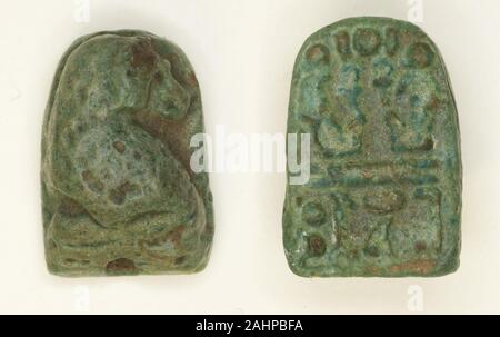 Antica egiziana. Scaraboid Squatting babbuino. 1550 BC-1069 BC. L'Egitto. Steatite vetrato Foto Stock