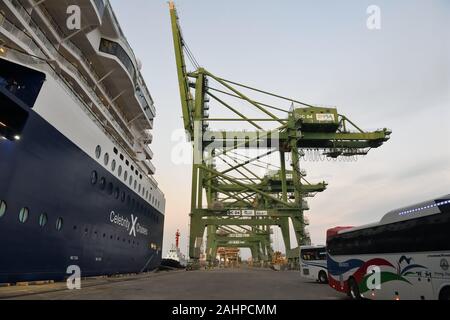 La celebrità Millennium nave di crociera nel dock a Tan Cang-Cai Mep Container Terminal a Phu My, Vietnam Foto Stock