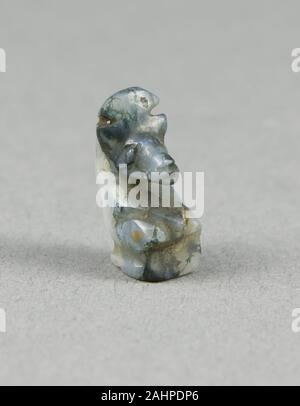 Antica egiziana. Amuleto del dio Thoth, seduto con disco lunare. 2160 BC-2055 BC. L'Egitto. Stone (screziato) Foto Stock