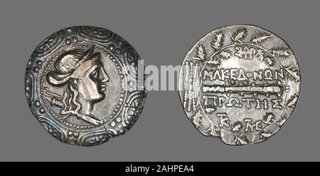 Antico romano. Tetradrachm (moneta) raffigurante un Macedone scudo con la dea Artemide. 158 BC-149 BC. Impero Romano. Argento Foto Stock