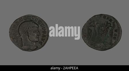 Antico romano. Follis (moneta) raffigurante l'imperatore Massenzio. 309 AD-312 annuncio. Impero Romano. Bronzo Foto Stock