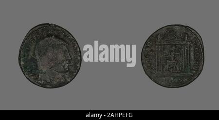 Antico romano. Follis (moneta) raffigurante l'imperatore Massenzio. 309 AD-312 annuncio. Impero Romano. Bronzo Foto Stock