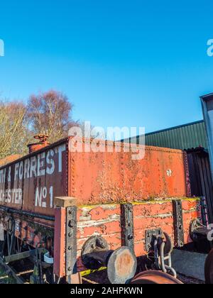 Red Railway Wagon, Winter, Didcot Railway Centre, Oxfordshire, Inghilterra, Regno Unito, Gb. Foto Stock