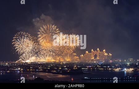 Dubai Capodanno fuochi d'artificio Clebration 2020 Foto Stock