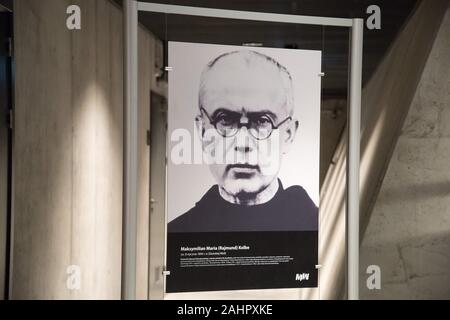 San Massimiliano Kolbe ritratto nel museo della Seconda Guerra Mondiale a Danzica, Polonia. 12 dicembre 2019 © Wojciech Strozyk / Alamy Stock Photo Foto Stock