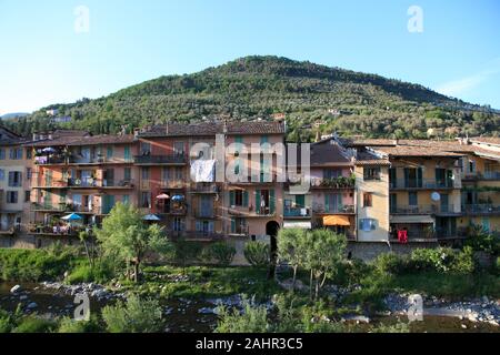 Il villaggio di Sospel, Città Vecchia, Roya Valley, Alpes-Maritimes, Cote d'Azur, Provence, Francia Foto Stock