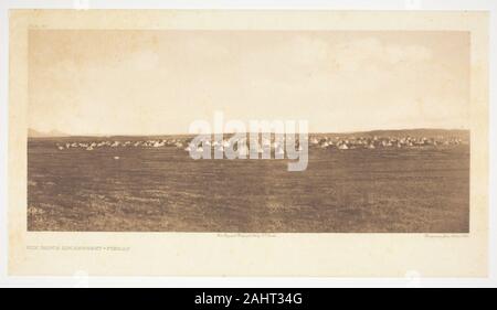 Edward S. Curtis. Sun Dance Encampment-Piegan. 1900. Stati Uniti. Fotoincisione, la piastra 192 dalla North American Indian, Volume 6 (1911) Foto Stock