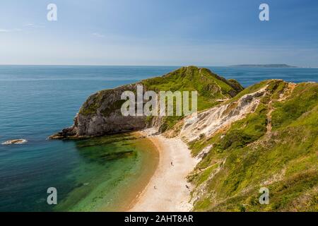 Uno dei deserti e spiagge appartate nell'UOMO O'guerra Bay su Dorset il patrimonio Jurassic Coast, England, Regno Unito Foto Stock