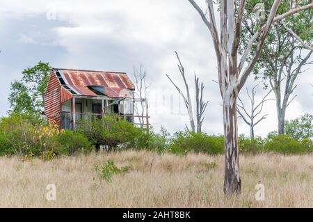 Vecchio sovradimensionate, fatiscente, Pioneer Homestead, nella valle di Brisbane regione del Queensland in Australia. Foto Stock