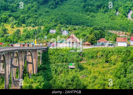 Montenegro. Dzhurdzhevich ponte sopra il fiume Tara Foto Stock