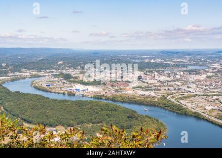 Skyline di Chattanooga, Tennessee lungo il Fiume Tennessee la dal punto Park Foto Stock