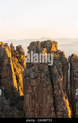 Alberi pietrificato Valle della desolazione al tramonto del Capo orientale, Sud Africa Foto Stock