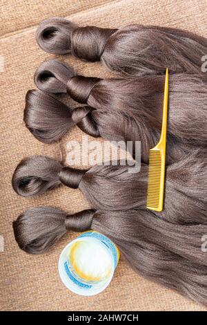 Le estensioni di capelli da utilizzare per fare le trecce Foto Stock