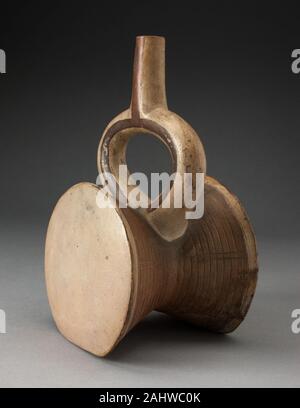 Moche. Staffa recipiente del tubo di lancio nella forma di un tamburo. 100 BC-500 D.C. Costa Nord. Ceramica e pigmento Foto Stock