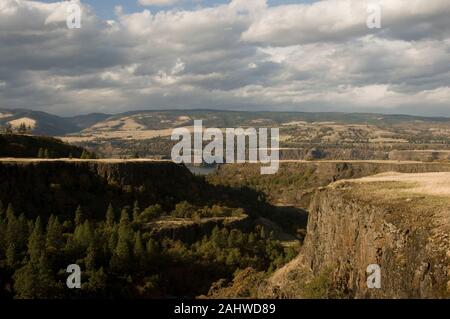 Dry Creek Canyon vicino a Rowena, Oregon, adottate in autunno. Foto Stock