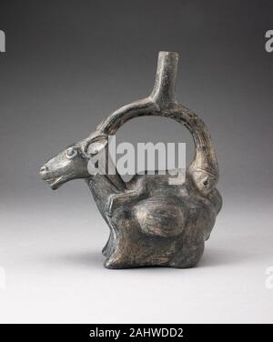 Moche. Il tubo di lancio di staffatura Vaso in forma di Llama con la figura sulla sua schiena. 100 BC-500 D.C. Il Perù. Ceramica Foto Stock