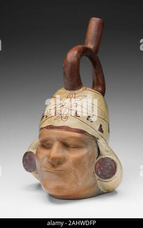 Moche. Recipiente verticale di un righello. 100 BC-500 D.C. Costa Nord. Ceramica e pigmento Foto Stock