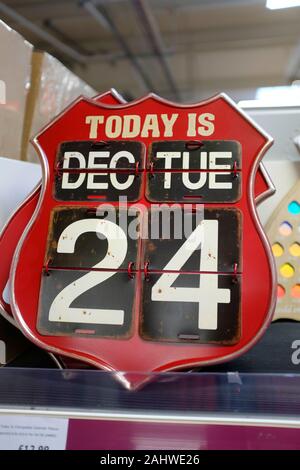 Scudo,muro,calendario,Natale,vigilia,data,24,dicembre,oggi,è, Foto Stock