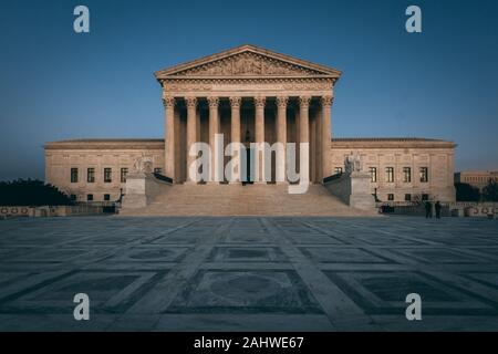 La Corte Suprema di notte, a Washington, DC Foto Stock