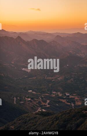 Vista tramonto su montagne in Malibu, California Foto Stock