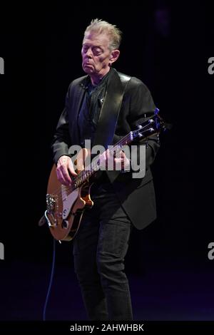 FORT LAUDERDALE, FL - 31 dicembre: Hot di tonno di eseguire durante il loro Capodanno partito psichedelico al Parker Playhouse sul dicembre 31, 2019 a Fort Lauderdale, Florida. Credito: mpi04/MedaPunch Foto Stock