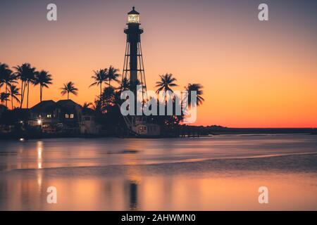 Hillsboro faro di ingresso a sunrise. Hillsboro Beach, Florida, Stati Uniti d'America. Foto Stock