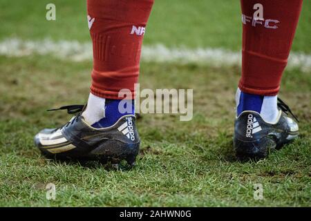 NOTTINGHAM, Inghilterra - 1 gennaio gli scarpini da calcio di Joe Lolley (23) di Nottingham Forest durante il cielo di scommessa match del campionato tra Nottingham Forest e Blackburn Rovers al suolo città di Nottingham il mercoledì 1 gennaio 2020. (Credit: Jon Hobley | MI News) La fotografia può essere utilizzata solo per il giornale e/o rivista scopi editoriali, è richiesta una licenza per uso commerciale Credito: MI News & Sport /Alamy Live News Foto Stock