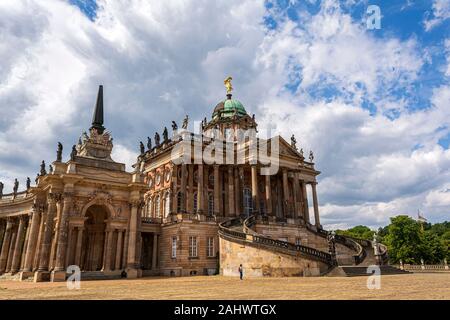 Berlino, Germania - 17 agosto 2019: Costruzioni appartenenti all'Università di Potsdam nel Parco Sanssouci a Berlino, Germania. Foto Stock