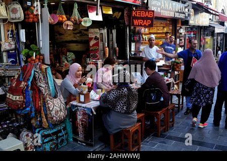 Dolci tipici di Istanbul - lo stretto del Bosforo - TURCHIA Foto Stock