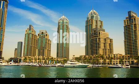 Skyline di Dubai vista dal mare. Foto scattata 17.05.2017 in Dubai Emirati Arabi Uniti Foto Stock