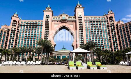 Facciata dell'Hotel Atlantis, un hotel di lusso in Jumeirah Palm in Dubai, EAU. Foto Stock