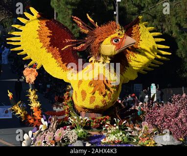 Pasadena, Stati Uniti. 01 gen, 2020. Burbank torneo delle rose dell'Associazione "alzarsi" galleggiante, vincitore del Leishman spirito pubblico award si fa strada verso il basso Colorado Boulevard durante la 131torneo annuale di Rose Parade tenutasi a Pasadena, in California Mercoledì, 1 gennaio 2020. Foto di Jim Ruymen/UPI Credito: UPI/Alamy Live News Foto Stock