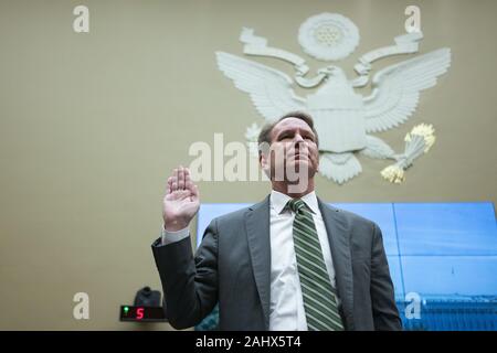 Washington, Distretto di Columbia, Stati Uniti d'America. Xxv Sep, 2019. Norman Sharpless, deliberando commissario della Food and Drug Administration, testimonia durante una casa energia e Commerce audizione su electronic vaping dispositivi sul colle del Campidoglio di Washington il mercoledì 25 settembre, 2019. Credito: Alex Edelman/ZUMA filo/Alamy Live News Foto Stock