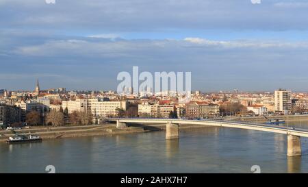 Vista panoramica di Novi Sad dal Petrovaradin fort Foto Stock