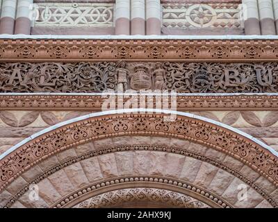 Un close-up di architettura intricati lavori sull'arcata centrale al Vecchio Municipio di Toronto, Ontario, Canada Foto Stock