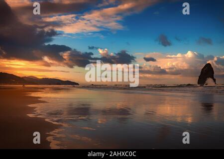 Cannon Beach al tramonto Foto Stock