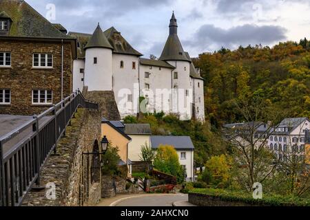 Clervaux medievale castello nel Lussemburgo, risalente al XII secolo con un museo dedicato a WW II Battaglia di Bulge nelle Ardenne Foto Stock