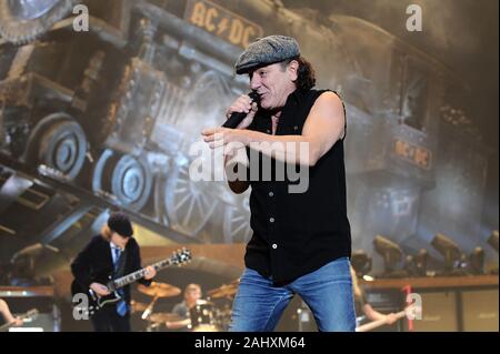 Milano Italia 19/03/2009 : concerto dal vivo di AC/DC con il Mediolanum Forum di Assago,Brian Johnson durante il concerto Foto Stock