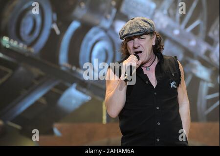 Milano Italia 19/03/2009 : concerto dal vivo di AC/DC con il Mediolanum Forum di Assago,Brian Johnson durante il concerto Foto Stock