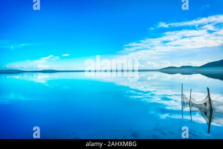 Laguna di Orbetello panorama e reti da pesca, Argentario, Italia Europa Foto Stock