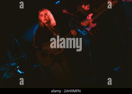 Copenhagen, Danimarca. 10th, novembre 2018. Il cantante e cantautore Snail mail esegue un concerto dal vivo a Stengade in Copenhagen. (Photo credit: Gonzales foto - Mathias Kristensen). Foto Stock